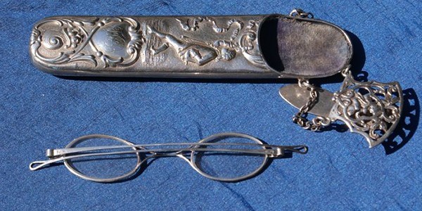 10 Spectacles.jpg