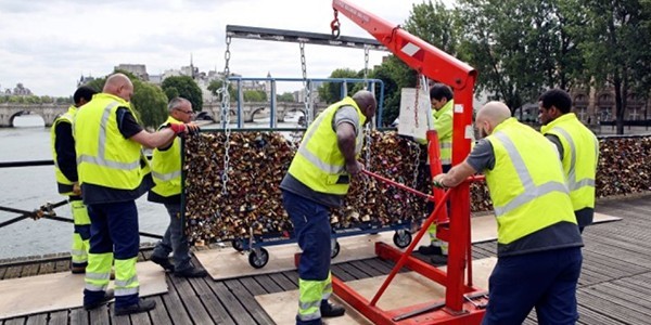 6Locks_Removing.jpg
